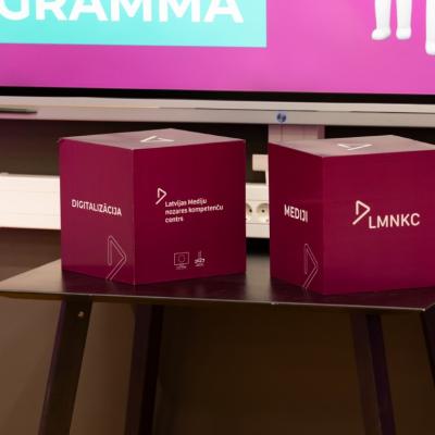 Via Media Diena 13 Medium