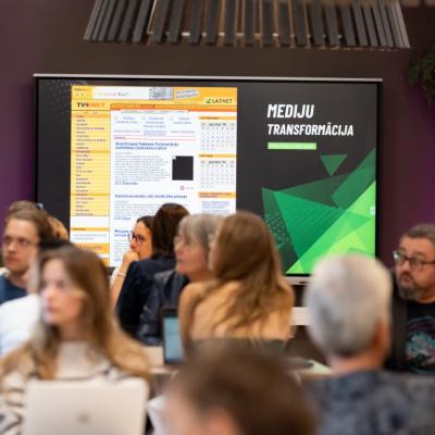 Via Media Diena 22 Medium